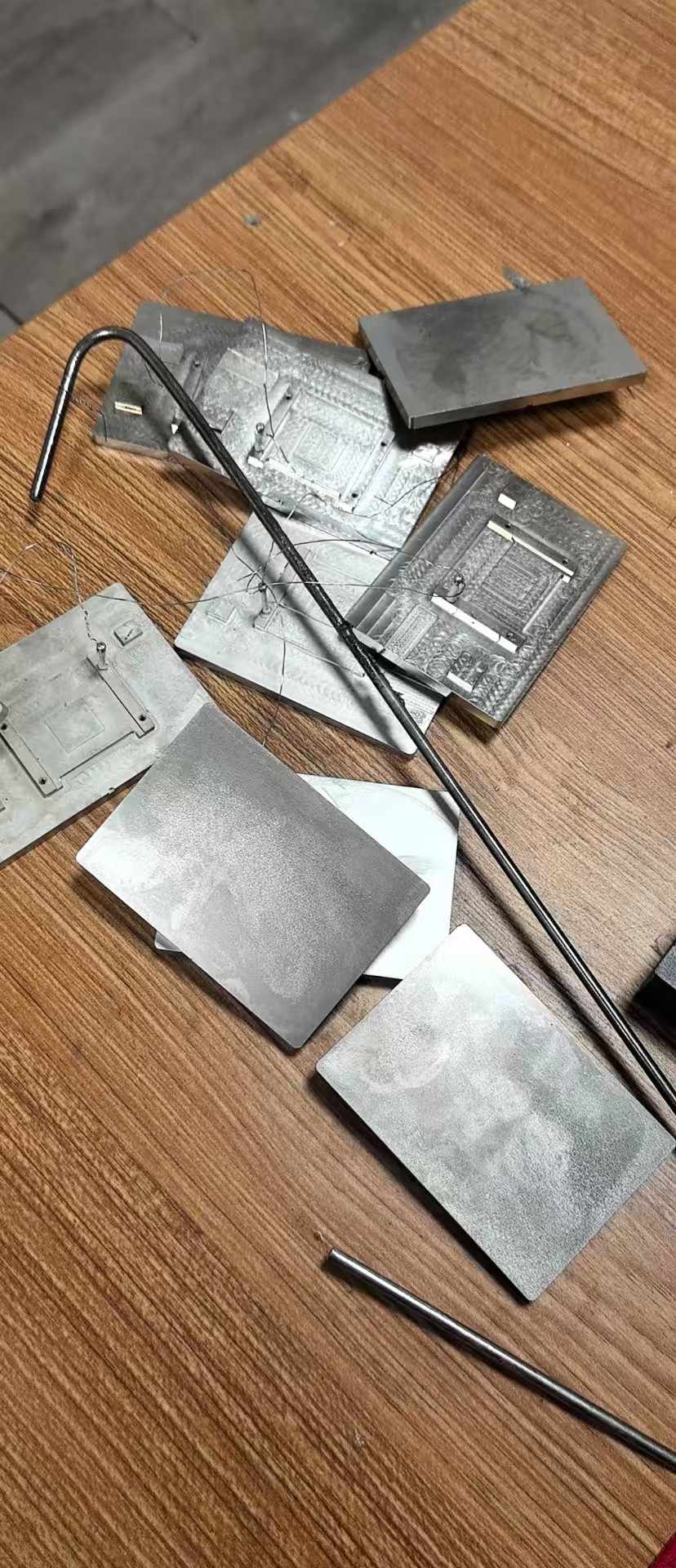 铝合金6063-T5镀化学镍中的四元无氰沉锌发黑，是怎么回事？