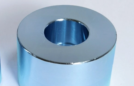 如何提高三价铬电镀液的镀层性能？