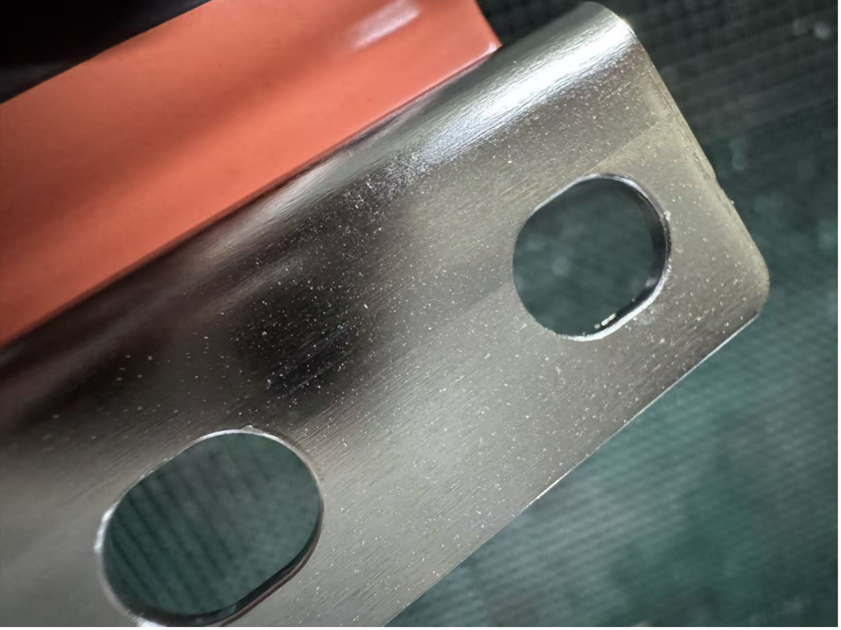 如何给金属电镀表面清洁