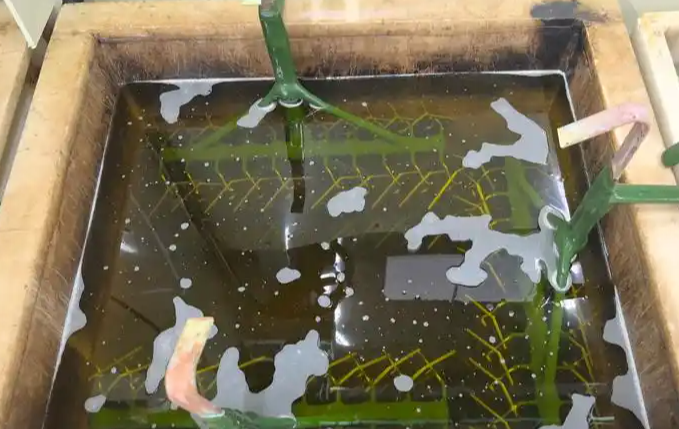 试述电解除油的原理